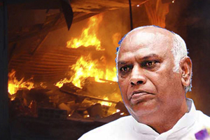 Mallikarjun Kharge visits accident spot of Bangalore-Nanded Express